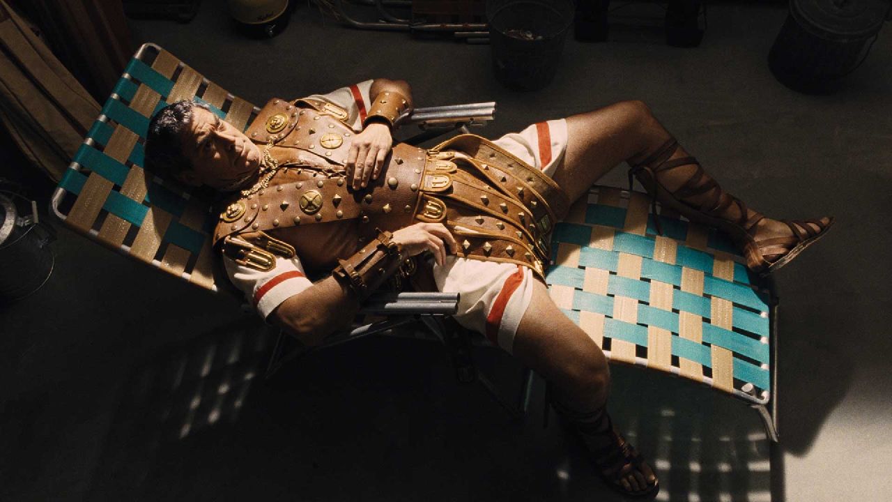 hail-caesar-chaise