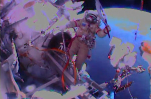 olympic-torch-spacewalk-cosmonaut